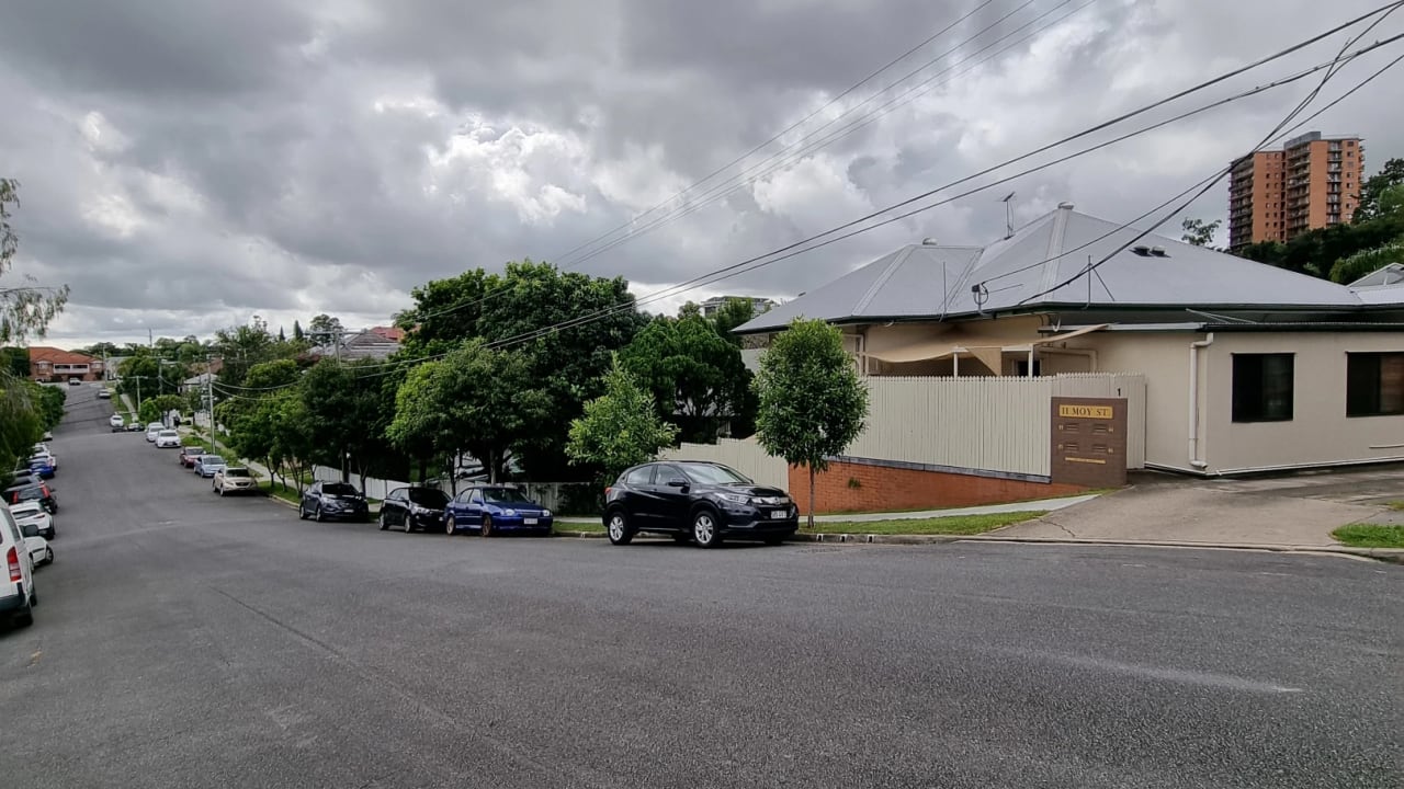 Whole property with 2 rooms for rent