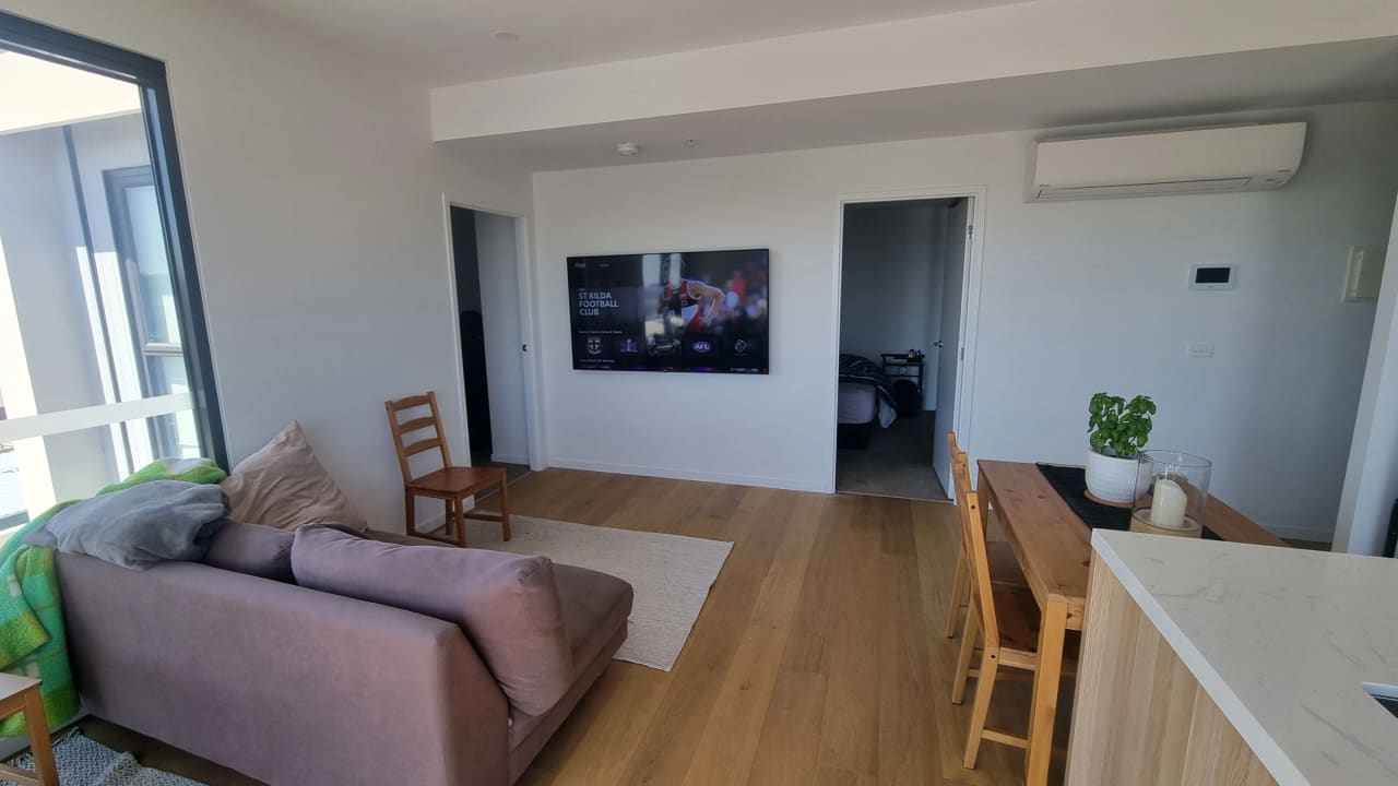 Unfurnished room with own bathroom