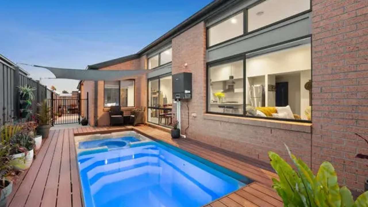 Whole property with 4 rooms for rent