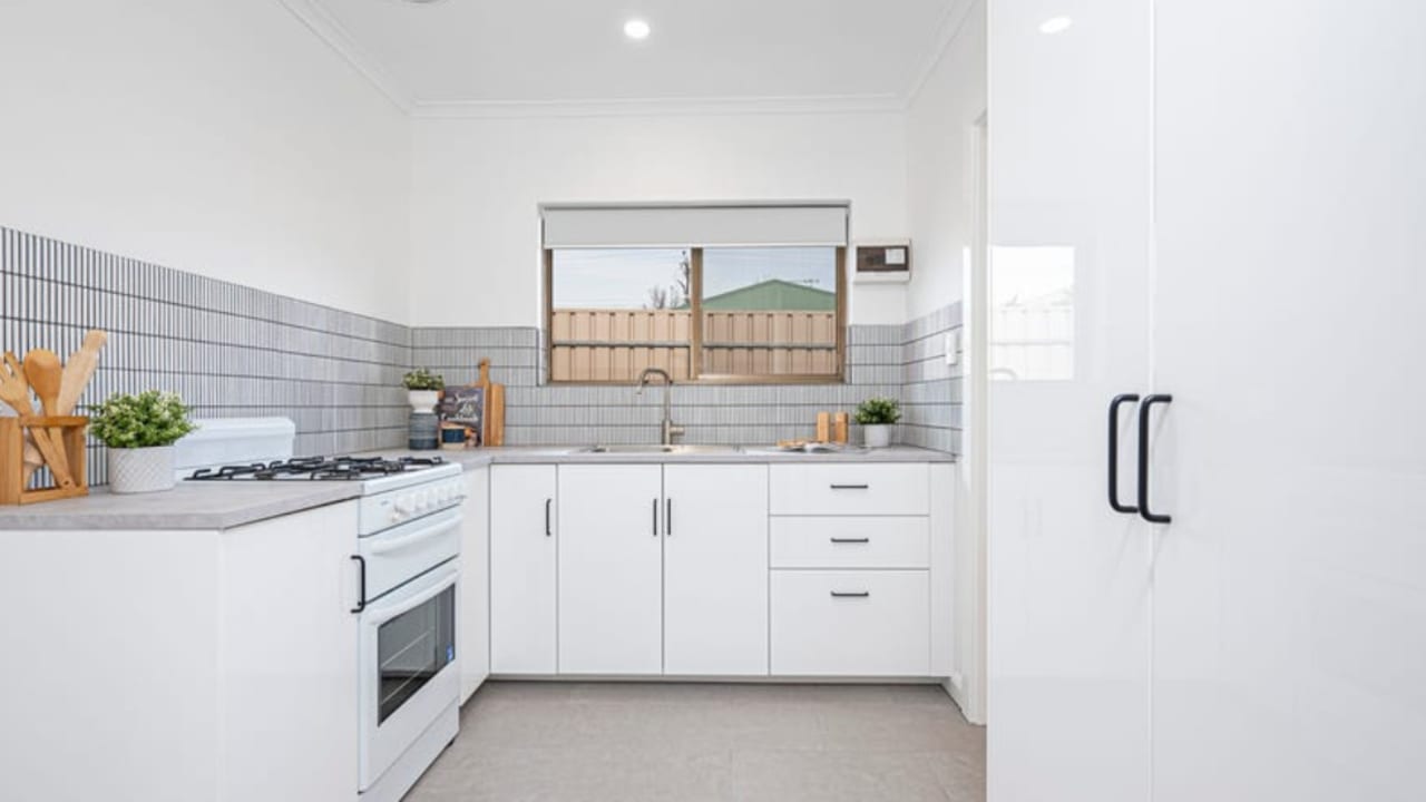Unfurnished room in a flatshare