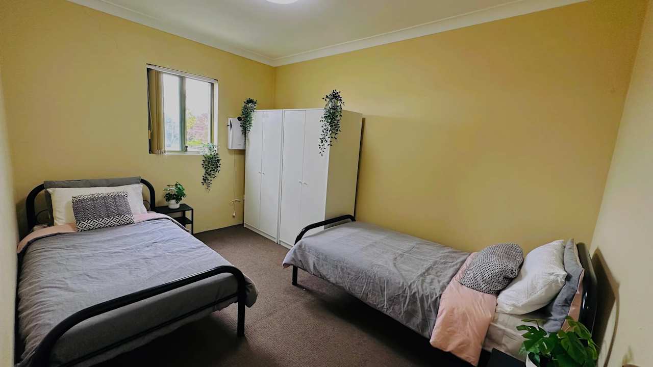Furnished room in a flatshare