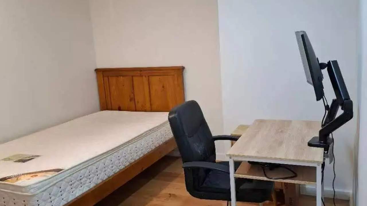 Furnished room in a flatshare
