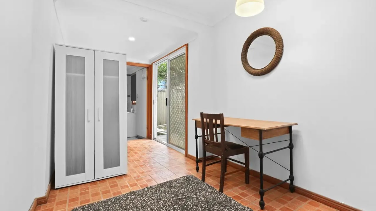 Furnished room in a share house