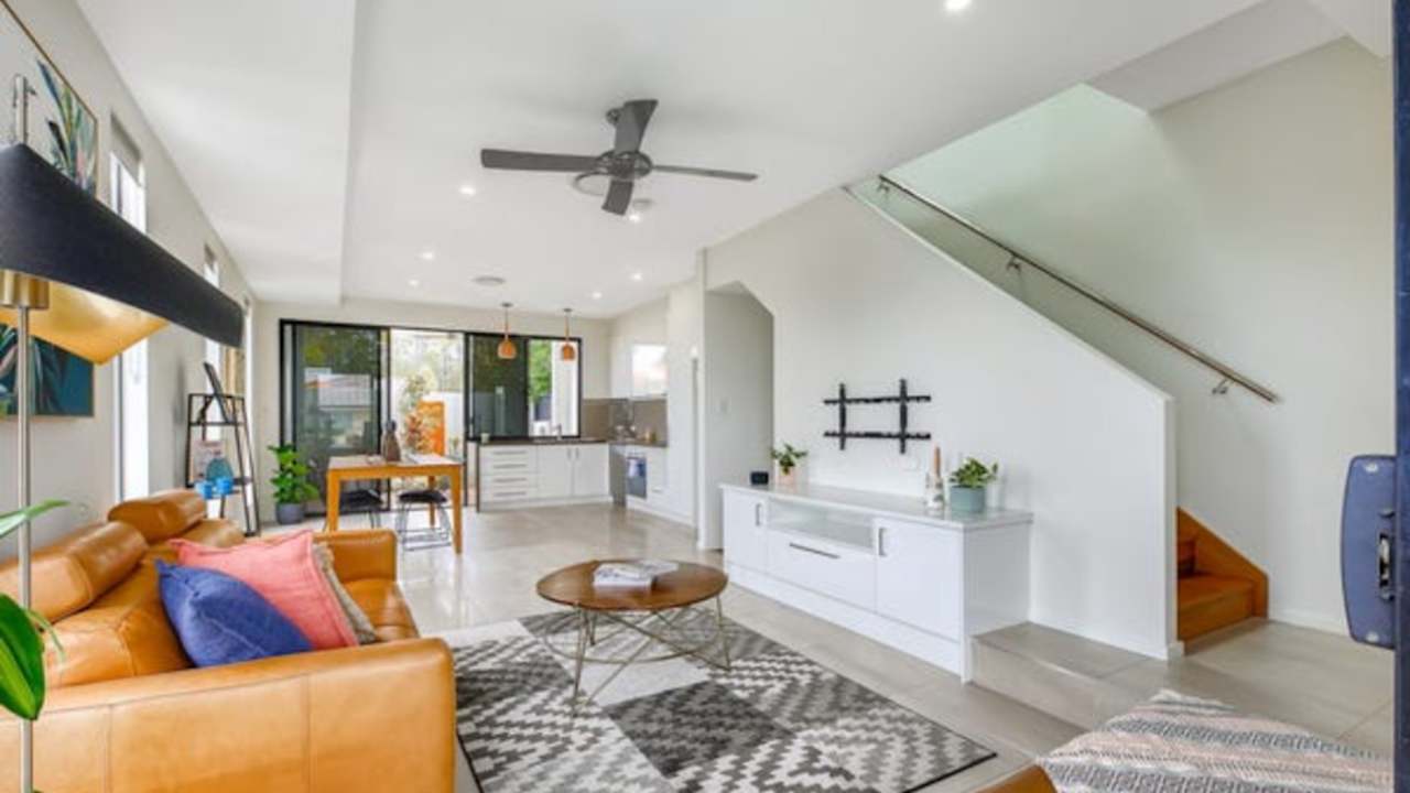 Whole property with 3 rooms for rent