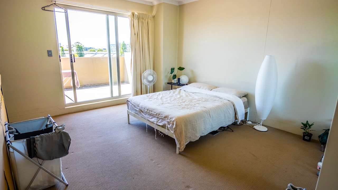 Unfurnished room in a flatshare