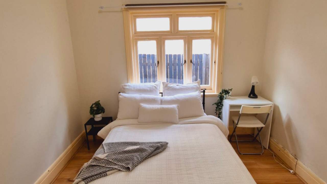 Furnished room in a flatshare