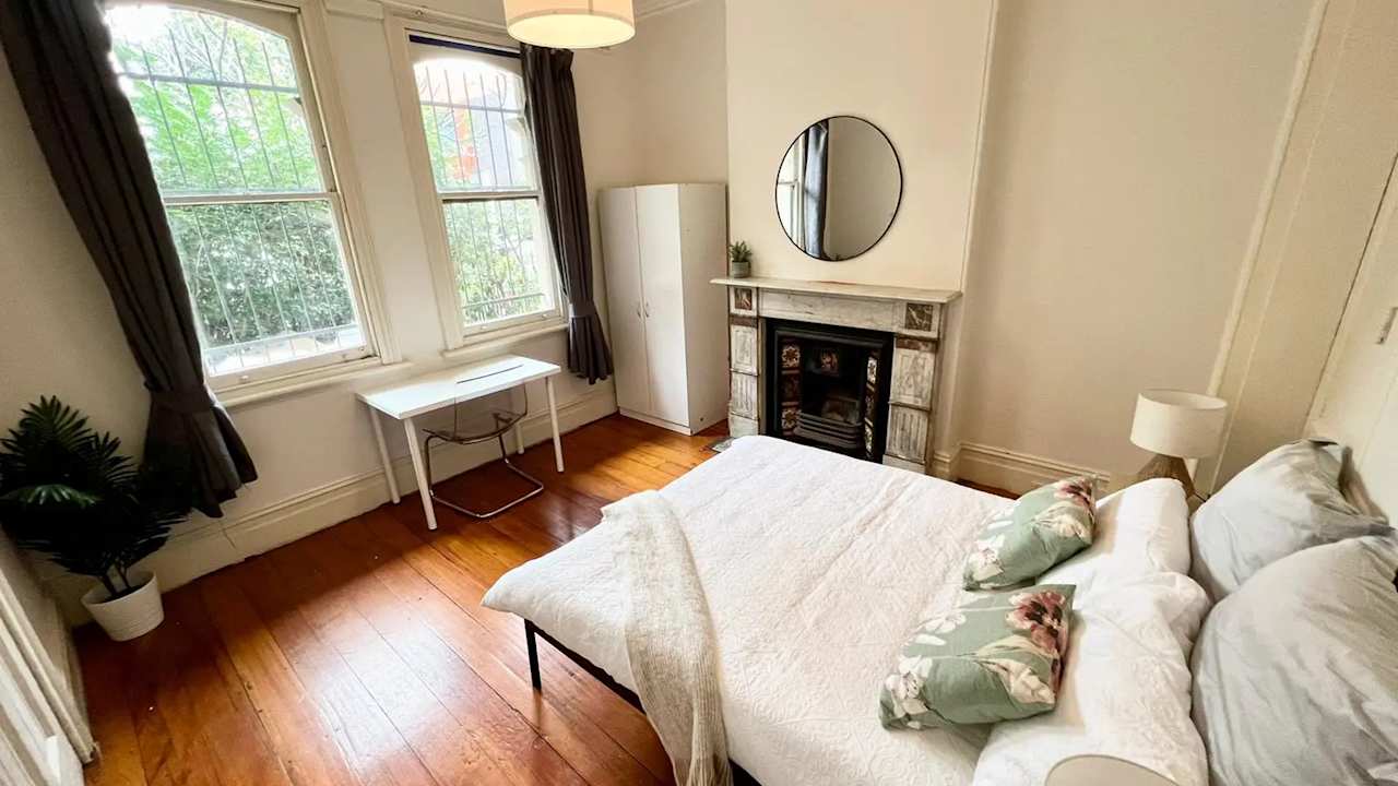 Room in a share house