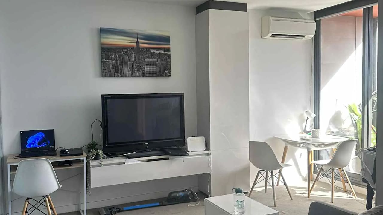 Furnished room in a flatshare