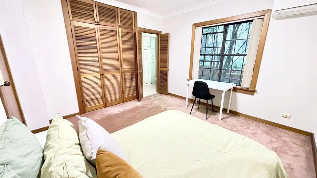 Room in a share house