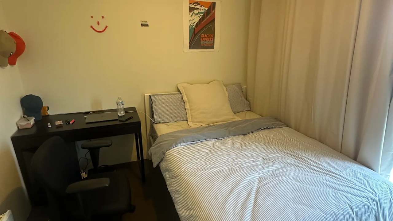 Furnished room in a share house