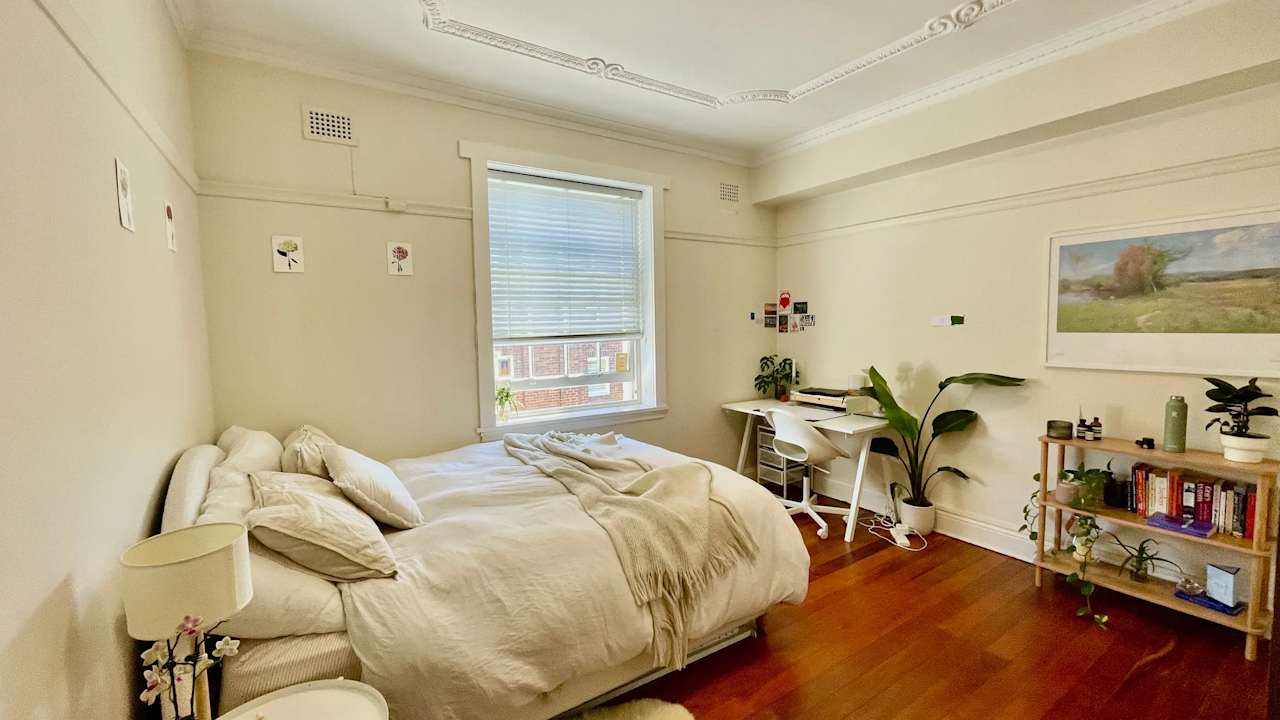 Furnished room in a flatshare