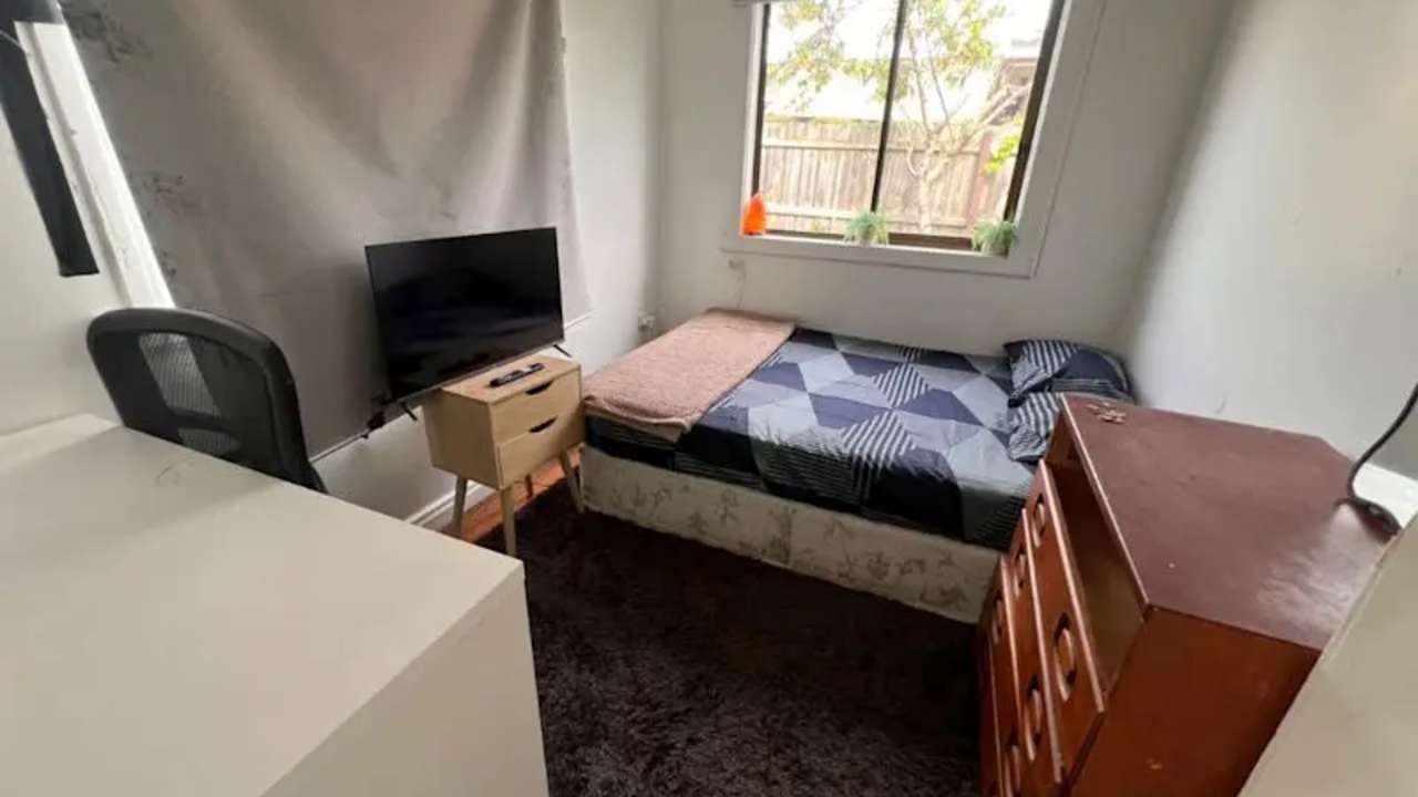 Furnished room in a flatshare