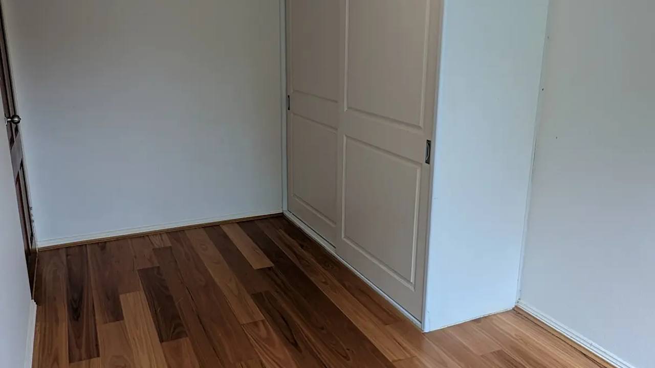 Unfurnished room in a flatshare
