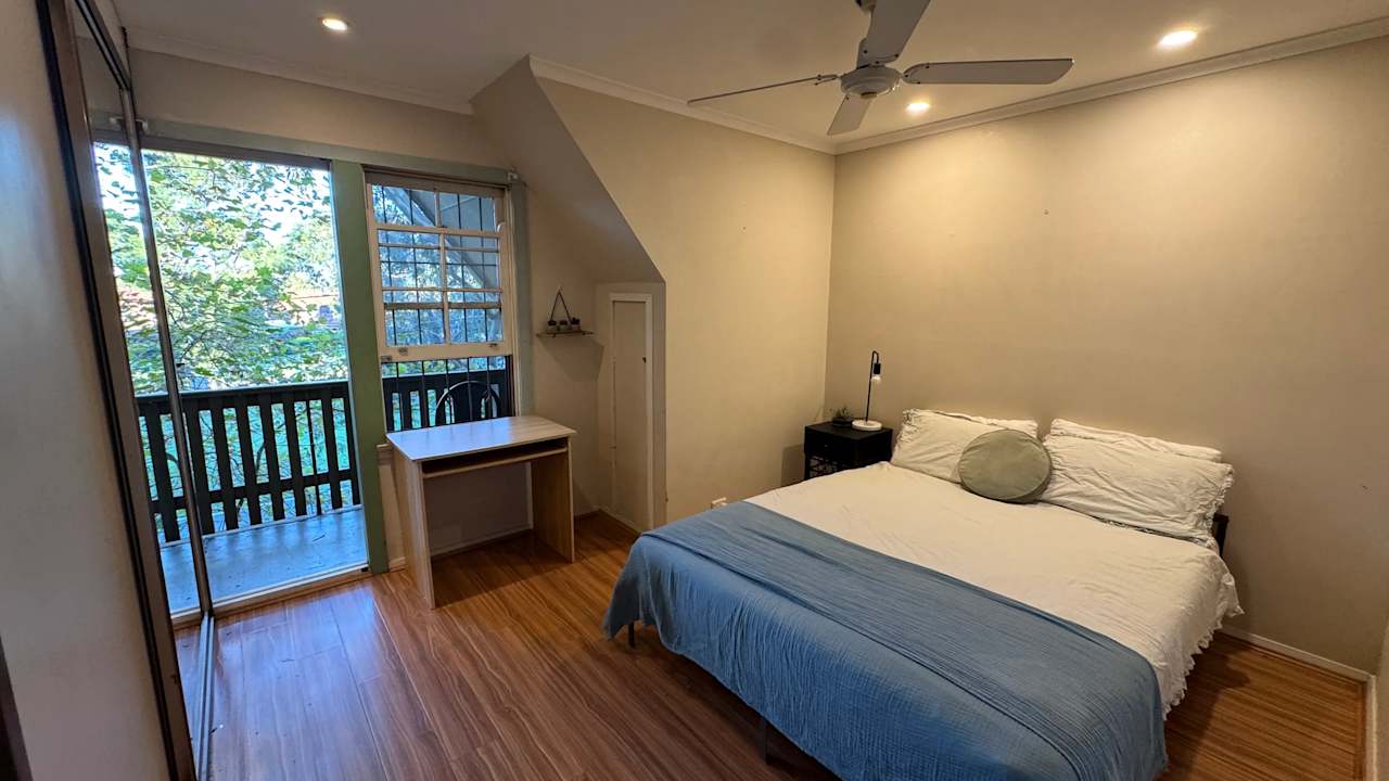 Room in a share house