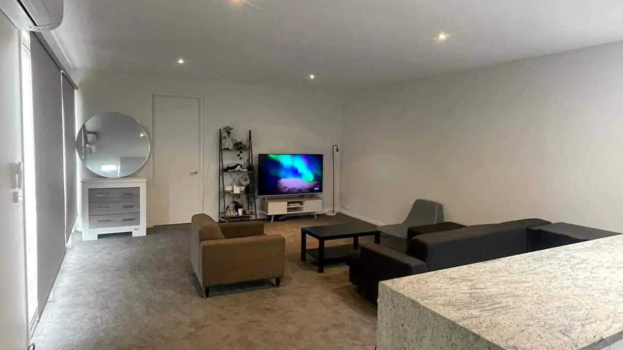 Whole property with 2 rooms for rent