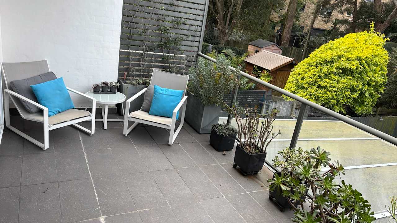 Unfurnished room with own bathroom