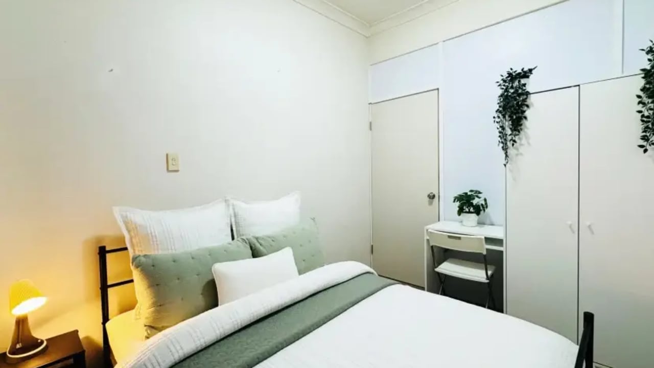 Furnished room in a flatshare