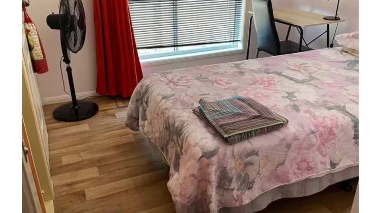 Furnished room in a share house