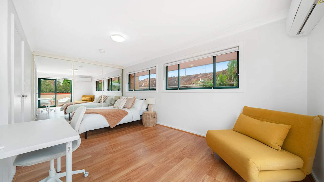 Room in a share house