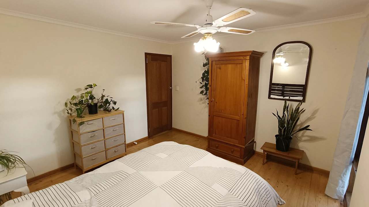 Room in a share house