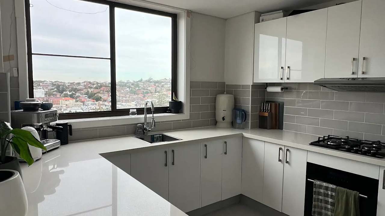 Furnished room in a flatshare