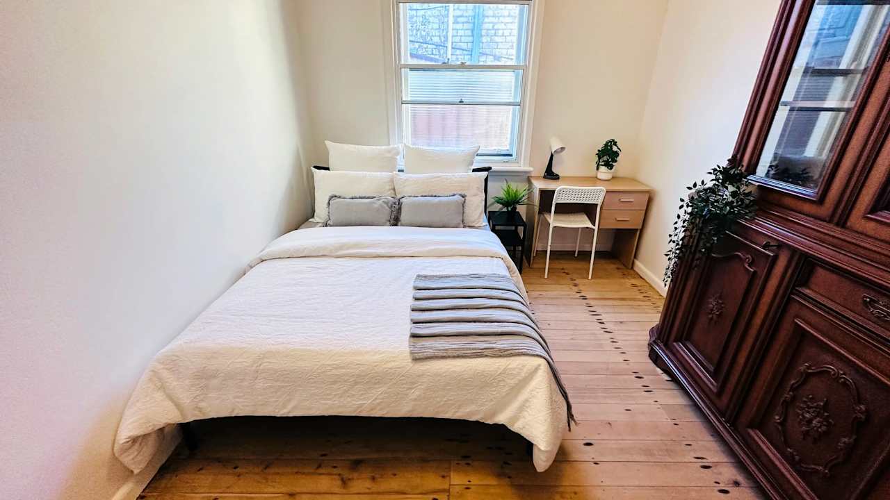 Furnished room in a flatshare
