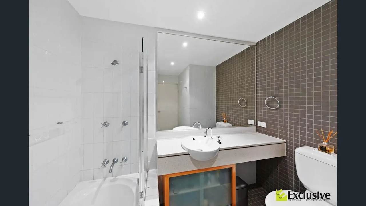 Unfurnished room with own bathroom