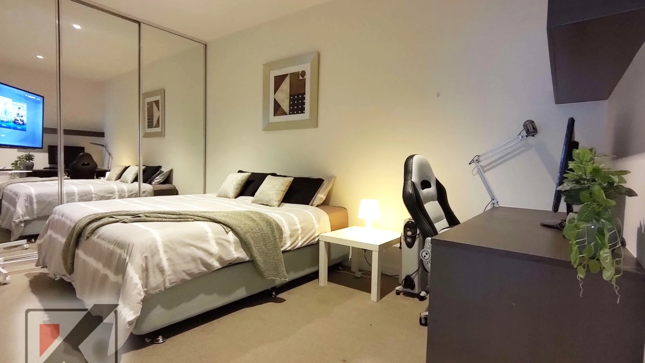 Furnished room with ensuite in a flatshare