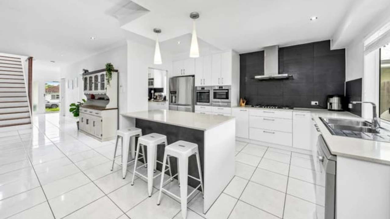 Unfurnished room with own bathroom