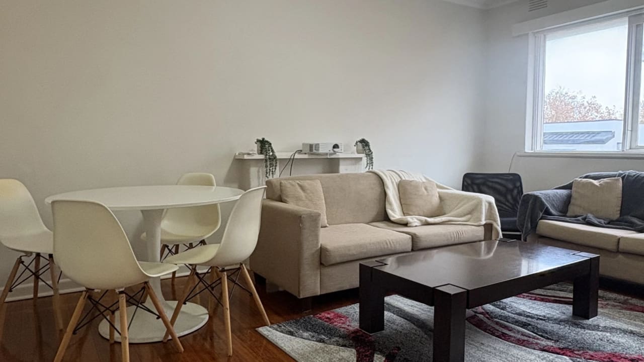 Furnished room in a flatshare