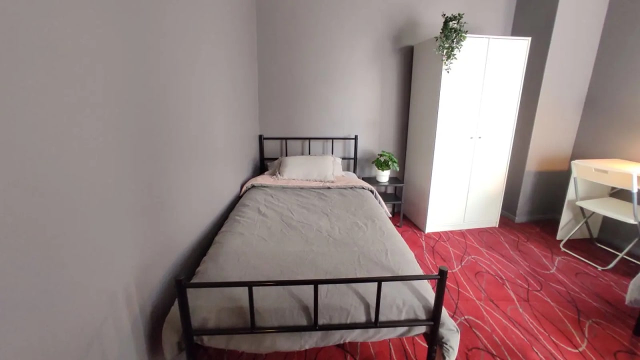 Furnished room in a flatshare