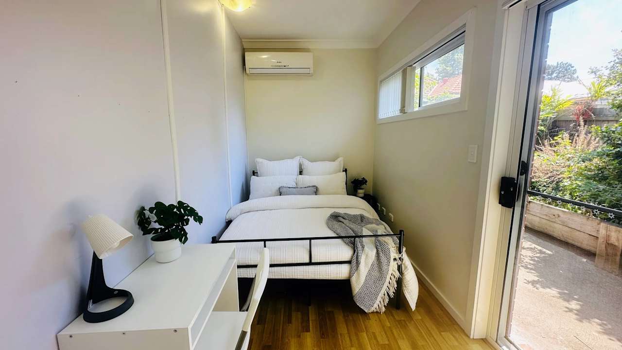 Furnished room in a flatshare