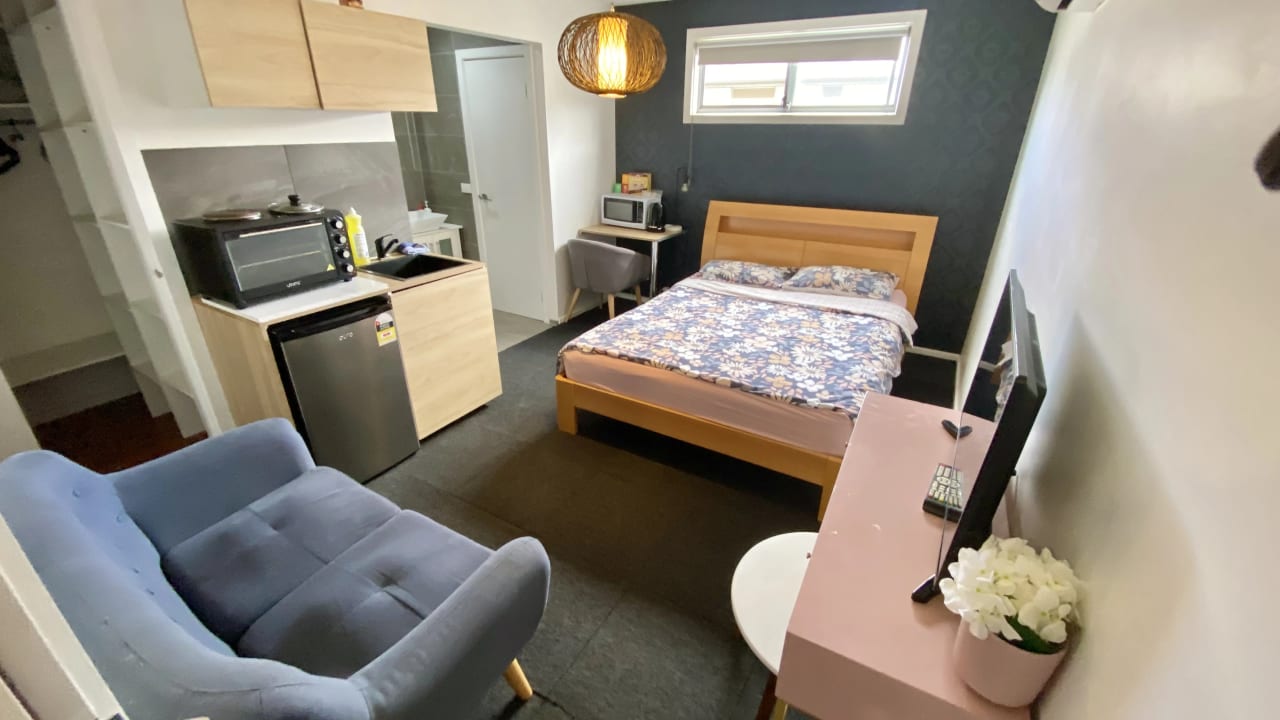 Furnished room studio flat for rent