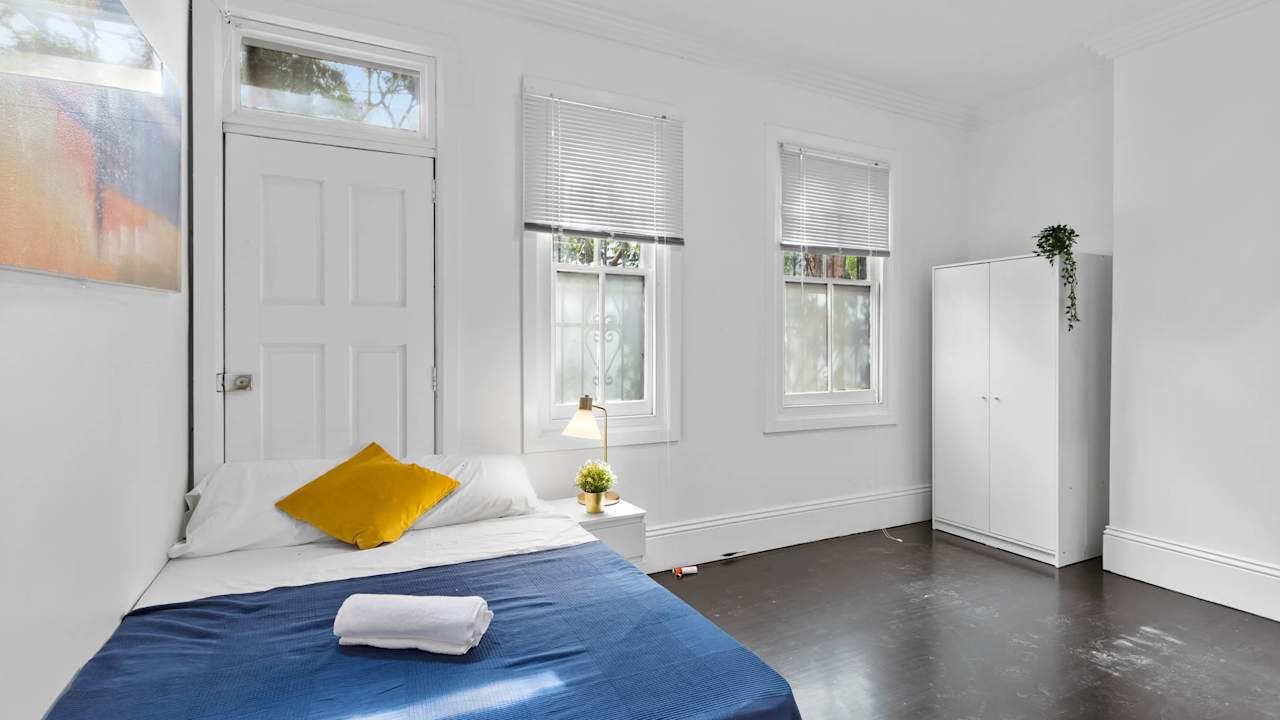 Furnished room with ensuite in a flatshare