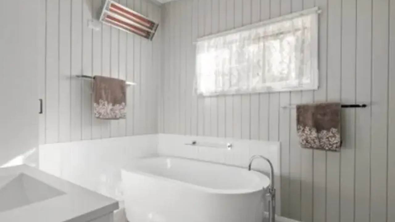 Furnished room with ensuite in a share house