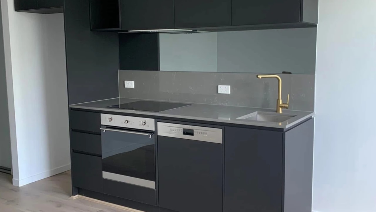 Unfurnished room studio flat for rent