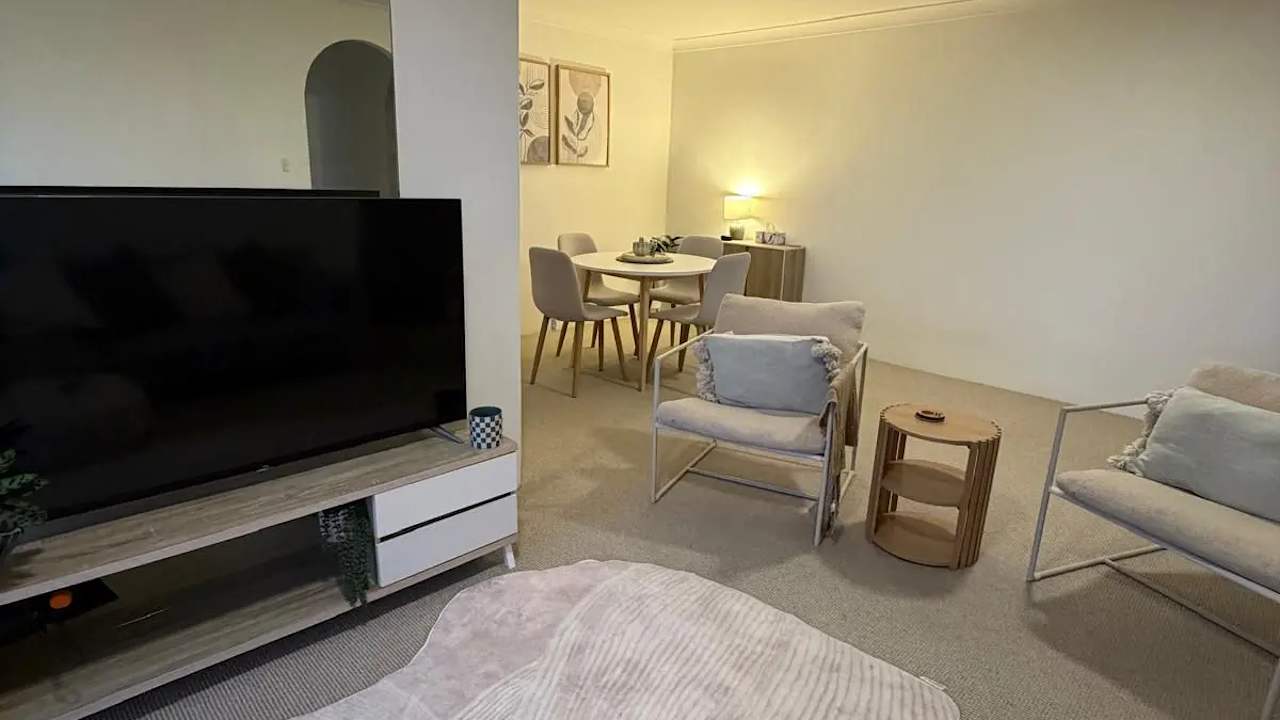 Furnished room in a flatshare
