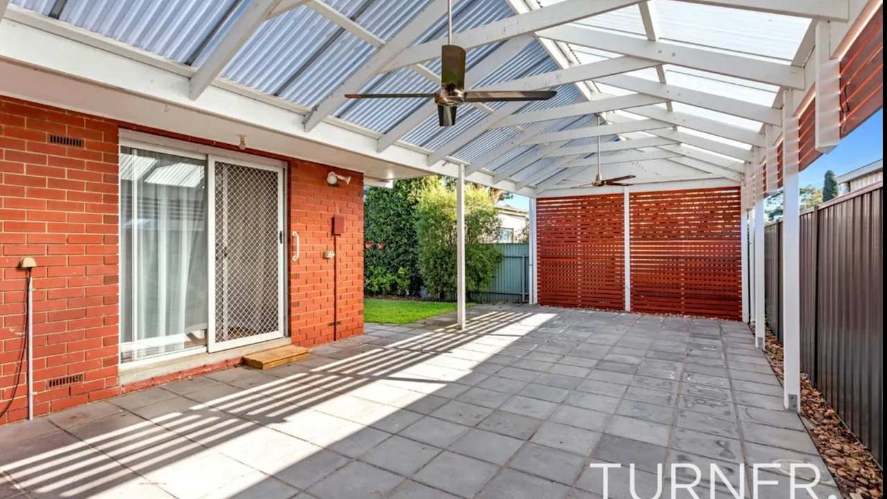 Unfurnished room in a flatshare