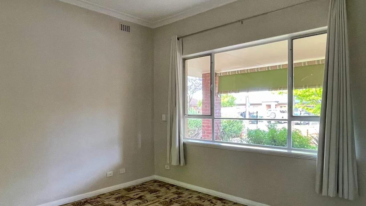 Room in a share house