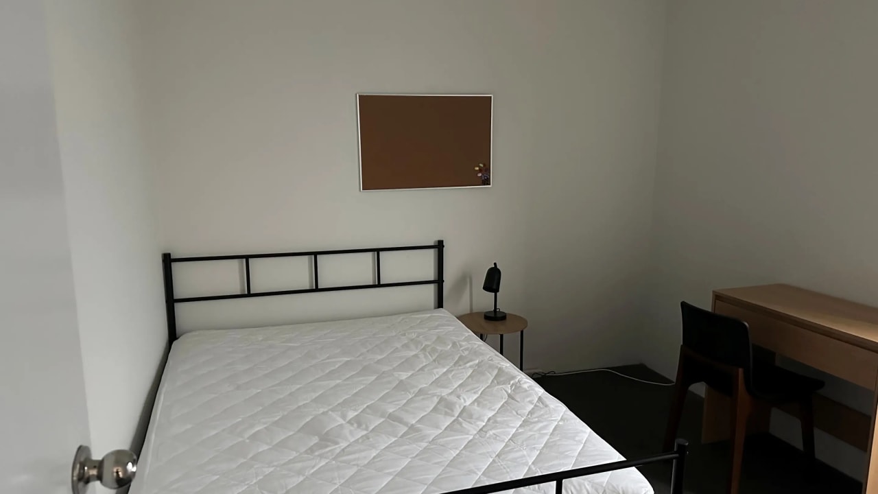 Furnished room in a flatshare