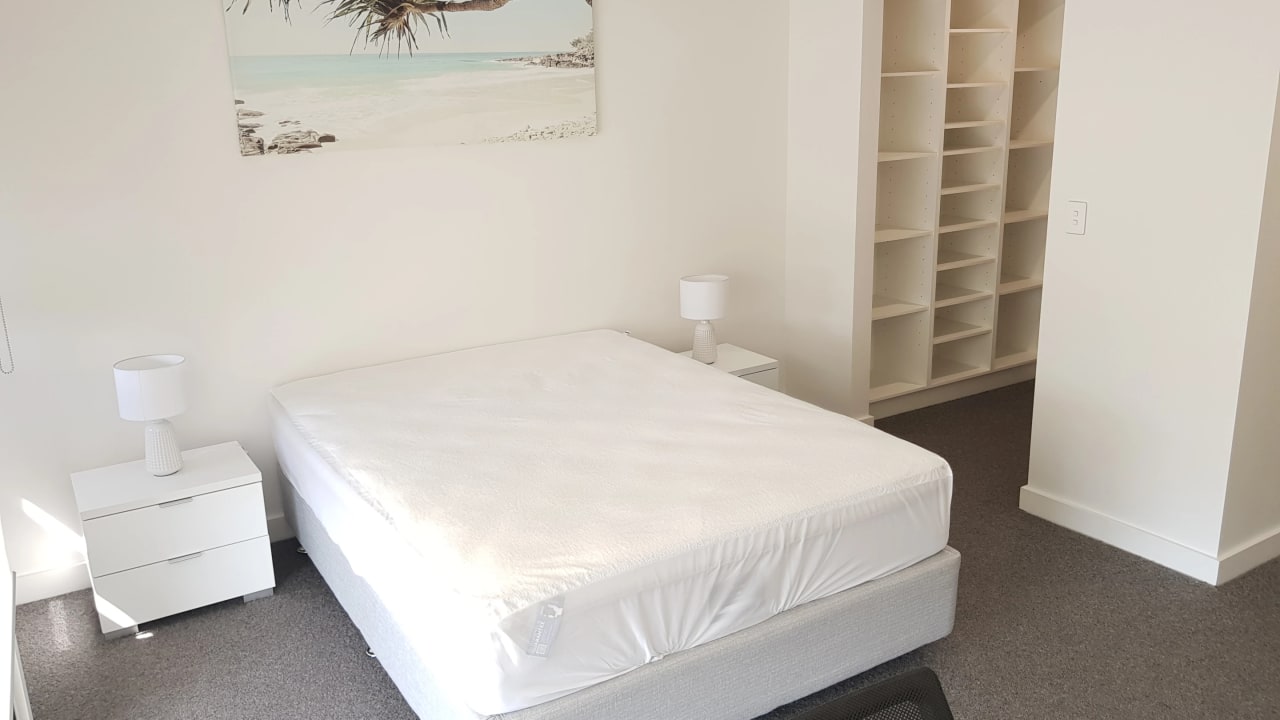 Furnished room with ensuite in a flatshare