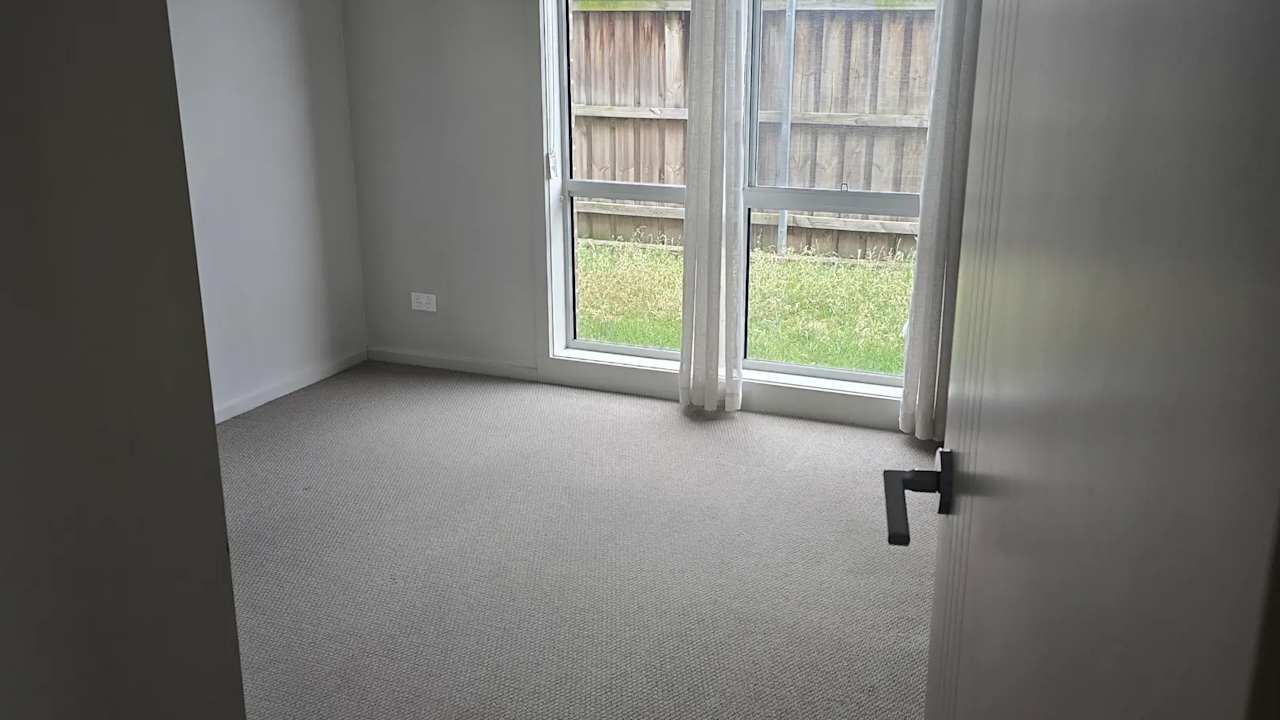 Unfurnished room with own bathroom