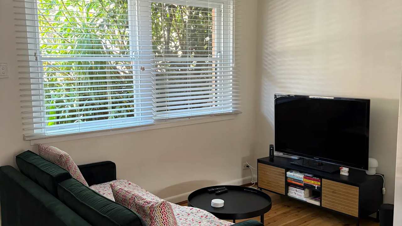 Furnished room in a flatshare