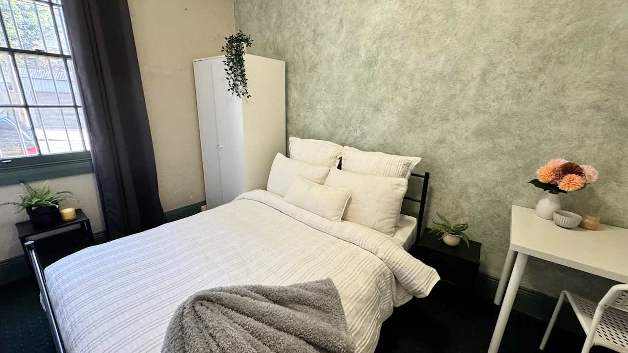 Furnished room in a flatshare