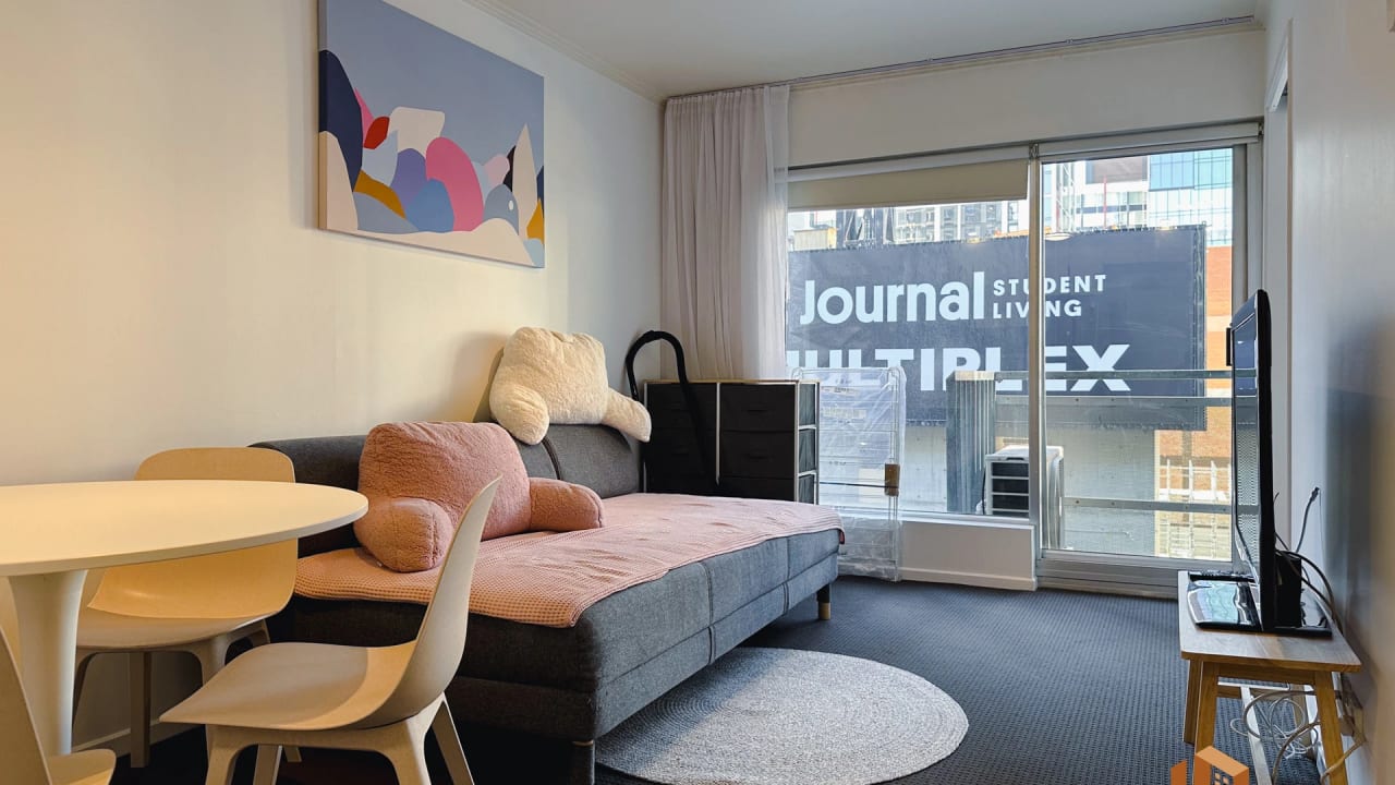 Furnished room in a flatshare