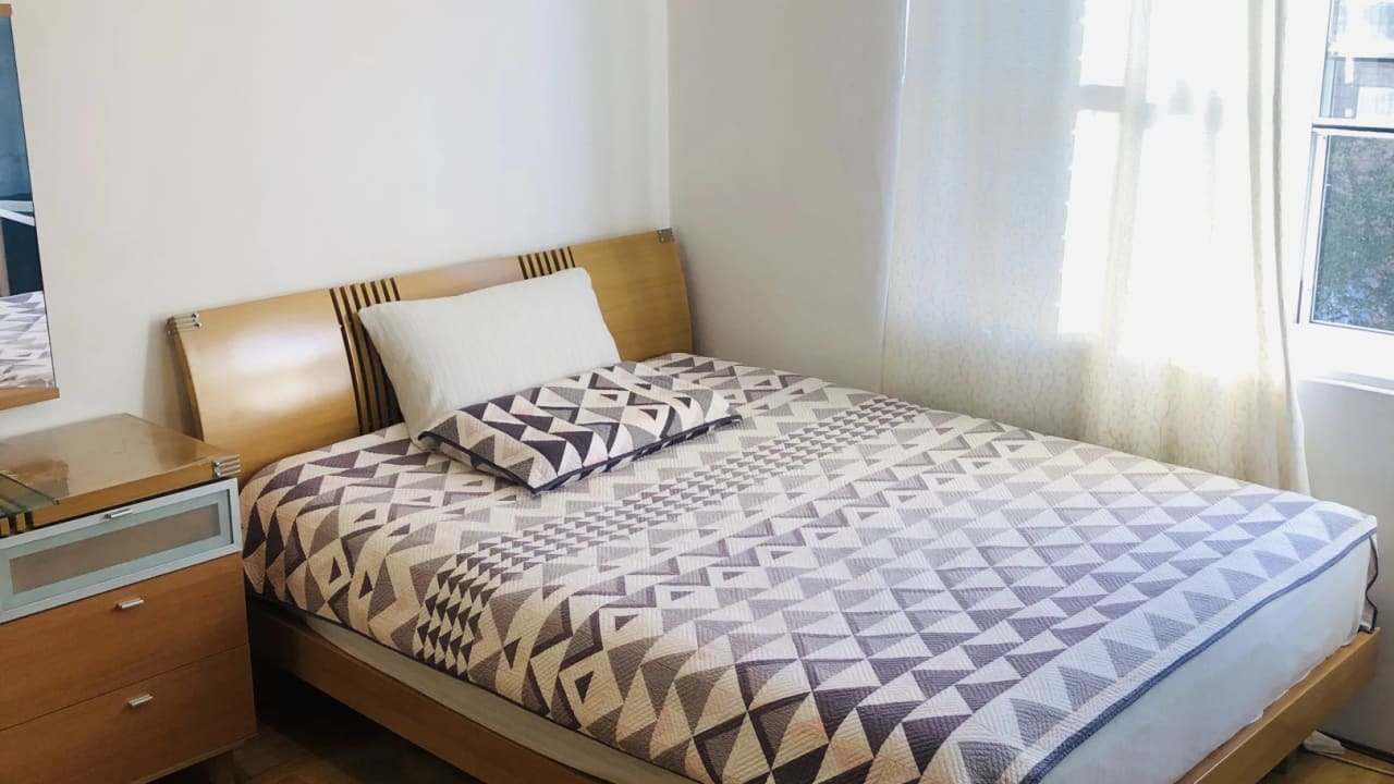 Furnished room in a flatshare