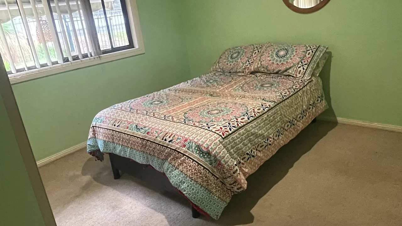 Room in a share house