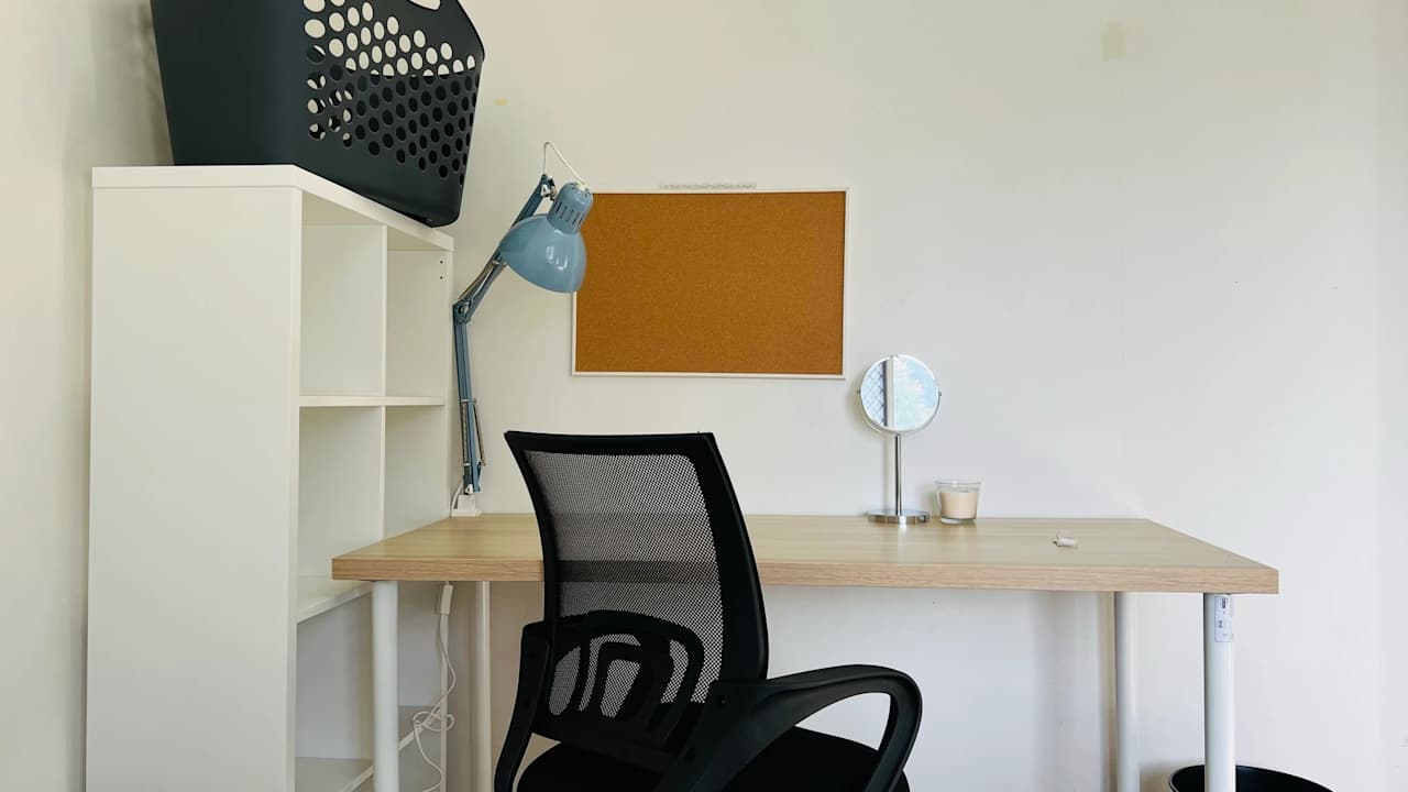 Furnished room in a share house