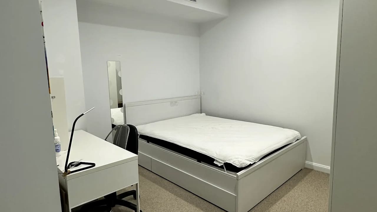 Furnished room in a flatshare