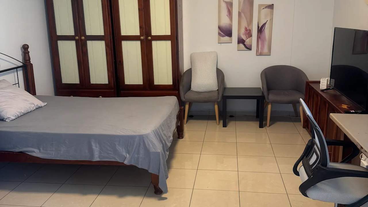 Furnished room in a flatshare